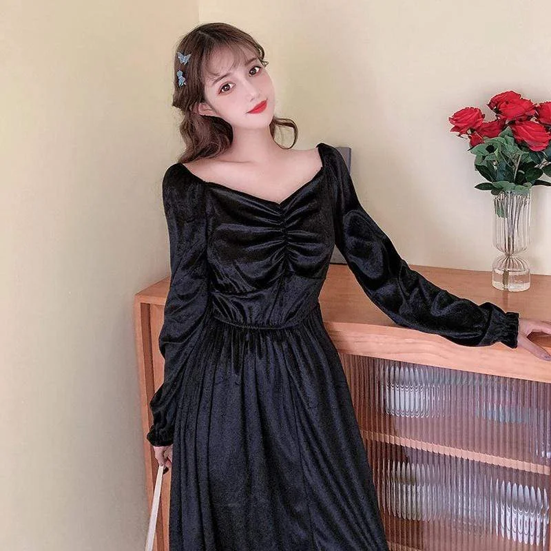 Women's Vintage High-waisted Black Velvet Dresses