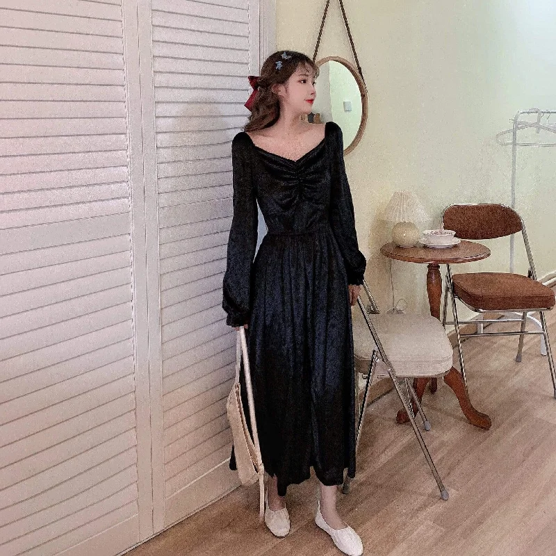 Women's Vintage High-waisted Black Velvet Dresses